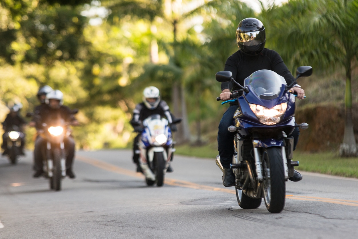 staying-safe-when-motorcycle-team-riding-pushchak-law