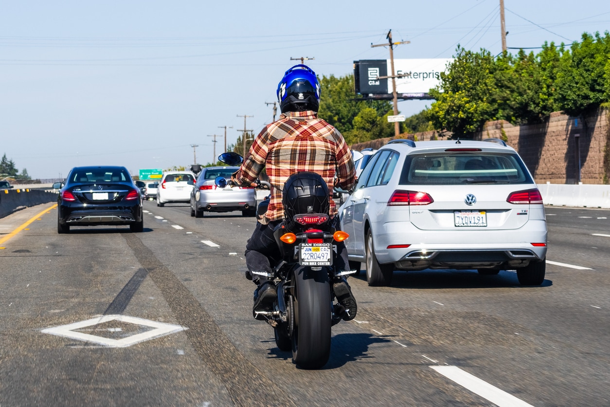 How to Safely Navigate Heavy Traffic on a Motorcycle