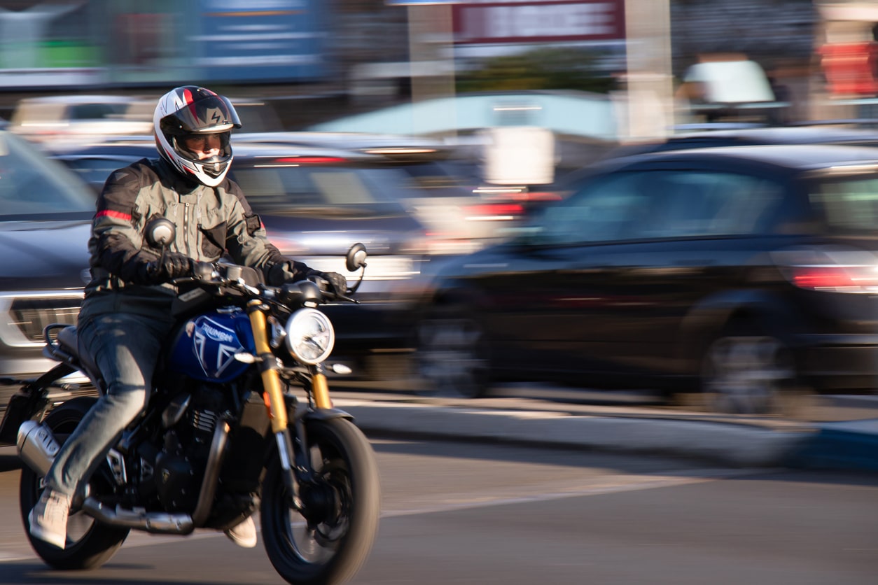 Safe Motorcycle Riding Practices for Urban vs. Rural Roads